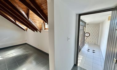 Gran chalet en Venta de 8 amb. Galería. Patio con parrilla. Oficinas ind. Centro Zárate