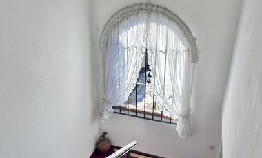 Gran chalet en Venta de 8 amb. Galería. Patio con parrilla. Oficinas ind. Centro Zárate