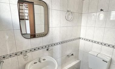 Gran chalet en Venta de 8 amb. Galería. Patio con parrilla. Oficinas ind. Centro Zárate