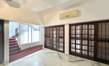 Gran chalet en Venta de 8 amb. Galería. Patio con parrilla. Oficinas ind. Centro Zárate