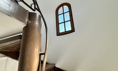 Gran chalet en Venta de 8 amb. Galería. Patio con parrilla. Oficinas ind. Centro Zárate