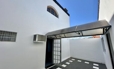 Gran chalet en Venta de 8 amb. Galería. Patio con parrilla. Oficinas ind. Centro Zárate