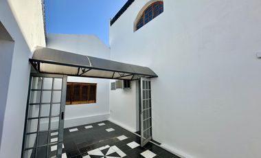 Gran chalet en Venta de 8 amb. Galería. Patio con parrilla. Oficinas ind. Centro Zárate