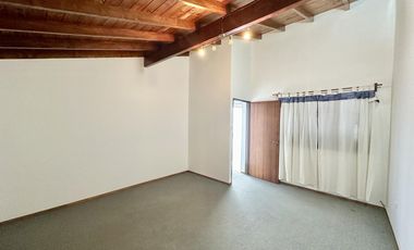 Gran chalet en Venta de 8 amb. Galería. Patio con parrilla. Oficinas ind. Centro Zárate