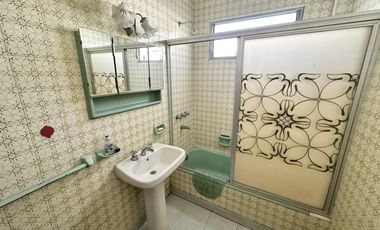 Gran chalet en Venta de 8 amb. Galería. Patio con parrilla. Oficinas ind. Centro Zárate