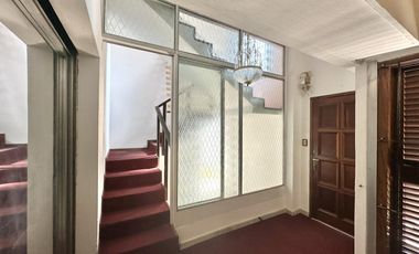 Gran chalet en Venta de 8 amb. Galería. Patio con parrilla. Oficinas ind. Centro Zárate