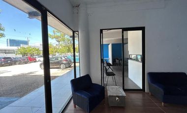 OFICINAS EQUIPADAS EN RENTA FRENTE A HARBOR Y A PASOS DE PERICO