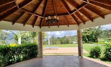 Finca en venta en condominio campestre - Lago Calima El Darién Valle