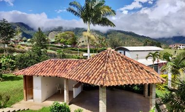 Finca en venta en condominio campestre - Lago Calima El Darién Valle