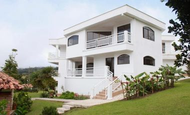 Finca en venta en condominio campestre - Lago Calima El Darién Valle