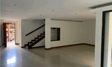 Casa en venta cerca a CC Oviedo El Poblado