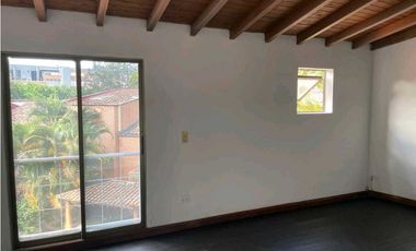 Casa en venta cerca a CC Oviedo El Poblado