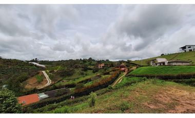 Venta de lote con casa prefabricada en San vicente de Ferrrer