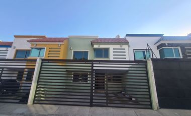 CASA EN RENTA CACALOMACAN