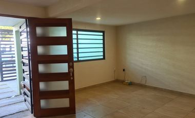 CASA EN RENTA CACALOMACAN