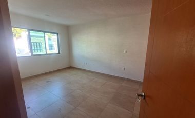 CASA EN RENTA CACALOMACAN