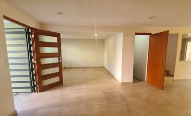 CASA EN RENTA CACALOMACAN