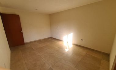 CASA EN RENTA CACALOMACAN