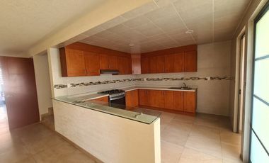 CASA EN RENTA CACALOMACAN