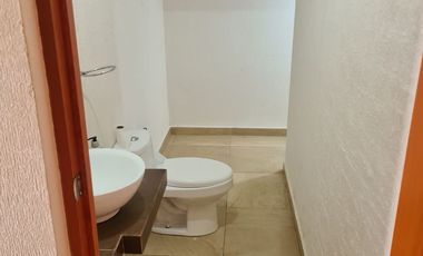 CASA EN RENTA CACALOMACAN