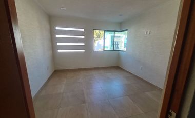 CASA EN RENTA CACALOMACAN