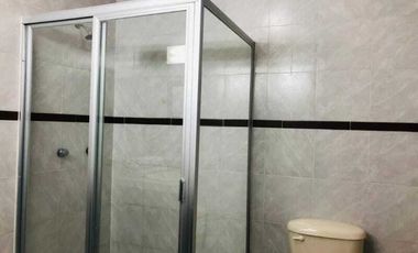 SE VENDE INMUEBLE CON DEPARTAMENTOS, BODEGAS Y ESTACIONAMIENTO