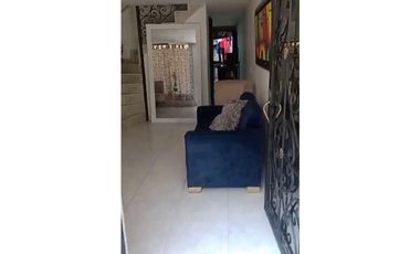 SE VENDE CASA DE TRES PISOS EN CONJUNTO CERRADO EN CARTAGO