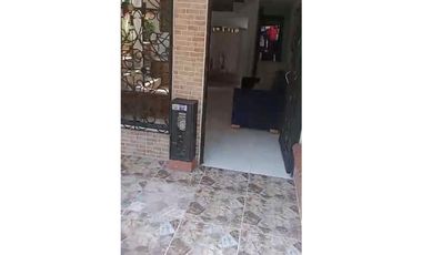 SE VENDE CASA DE TRES PISOS EN CONJUNTO CERRADO EN CARTAGO