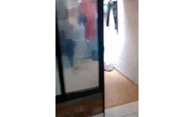 SE VENDE CASA DE TRES PISOS EN CONJUNTO CERRADO EN CARTAGO
