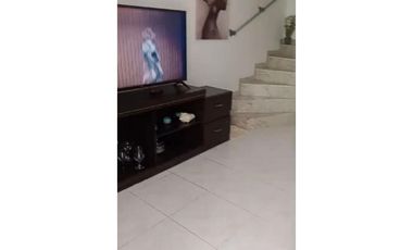 SE VENDE CASA DE TRES PISOS EN CONJUNTO CERRADO EN CARTAGO