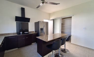 Casa en renta amueblada Privada Salomea Conkal