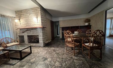Casa  en Venta Haedo / Moron (A004 4639)