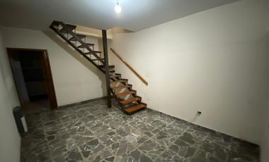 Casa  en Alquiler Ramos Mejia / La Matanza (A108 6916)