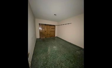Casa  en Alquiler Ramos Mejia / La Matanza (A108 6916)