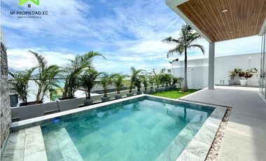 Casa con piscina y vista al mar en Urbanizacion Ciudad del Mar – Manta