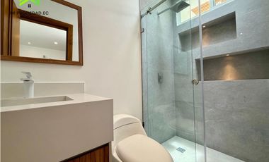 Casa con piscina y vista al mar en Urbanizacion Ciudad del Mar – Manta