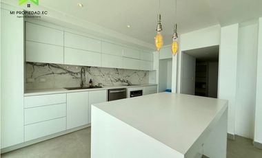 Casa con piscina y vista al mar en Urbanizacion Ciudad del Mar – Manta
