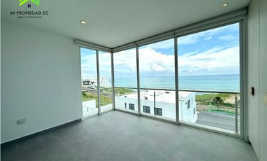 Casa con piscina y vista al mar en Urbanizacion Ciudad del Mar – Manta