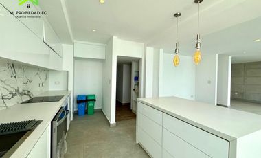 Casa con piscina y vista al mar en Urbanizacion Ciudad del Mar – Manta