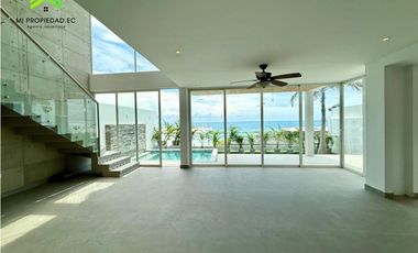 Casa con piscina y vista al mar en Urbanizacion Ciudad del Mar – Manta