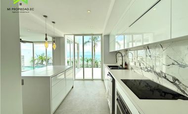 Casa con piscina y vista al mar en Urbanizacion Ciudad del Mar – Manta