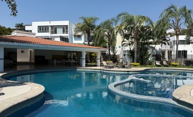 Casa en Venta en Corinto, Burgos Bugambilias Cuernavaca – 4 Recámaras, Jardín y Jacuzzi