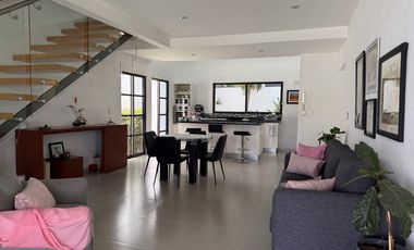 Casa en Venta en Corinto, Burgos Bugambilias Cuernavaca – 4 Recámaras, Jardín y Jacuzzi
