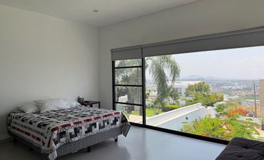 Casa en Venta en Corinto, Burgos Bugambilias Cuernavaca – 4 Recámaras, Jardín y Jacuzzi