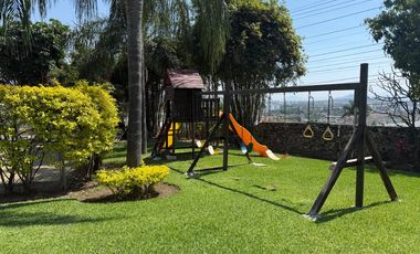 Casa en Venta en Corinto, Burgos Bugambilias Cuernavaca – 4 Recámaras, Jardín y Jacuzzi