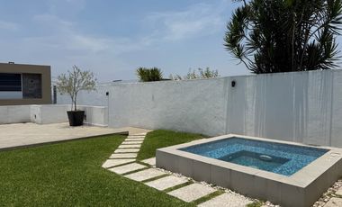 Casa en Venta en Corinto, Burgos Bugambilias Cuernavaca – 4 Recámaras, Jardín y Jacuzzi