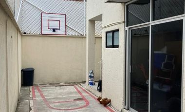 PRIVADA CON PORTON  ELECTRICO