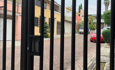 PRIVADA CON PORTON  ELECTRICO