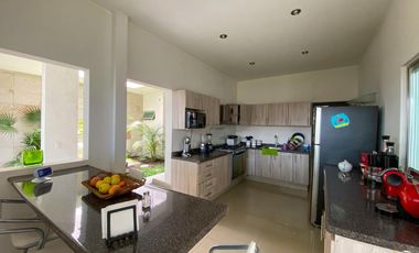 Casa en  Venta En Cumbres Del Lago Juriquilla Con Cuatro Recamaras
