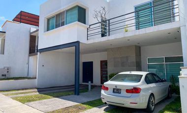Casa en  Venta En Cumbres Del Lago Juriquilla Con Cuatro Recamaras